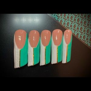 Classy class: Lipstick shape Press ons